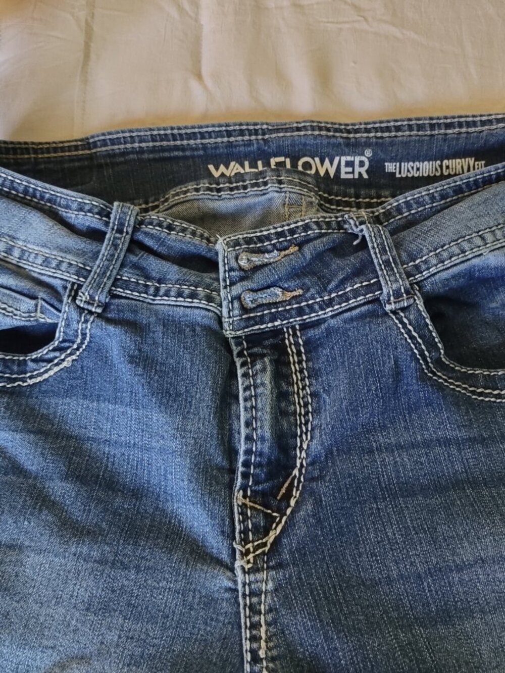 WallFlower Insta Stretch Luscious Curvy Bootcut Jeans - Picture 2 of 8